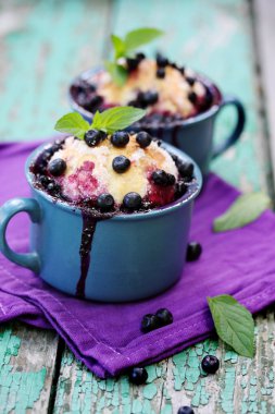 Yaban mersini ile pasta