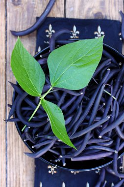 büyük bir kase, üstten görünüm içinde fasulye