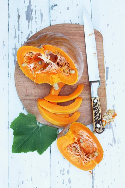 Pumpkin on a wooden board, top view — Stock Photo, Image