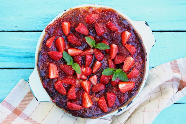 Spring cake  with jam — Stock Photo, Image