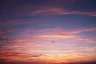 Gökyüzü erken yaz sabahı