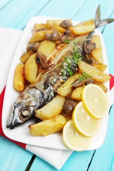 Baked mackerel with vegetables — Stock Photo, Image