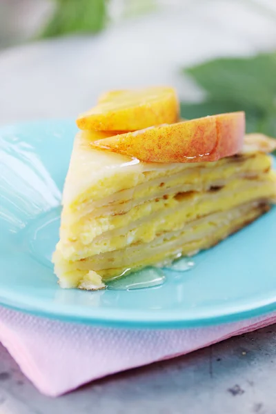 Quark-Dessert mit Pfirsich — Stockfoto