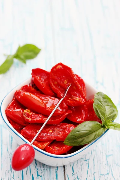 Sun dried tomatoes with basil — Stock Photo, Image