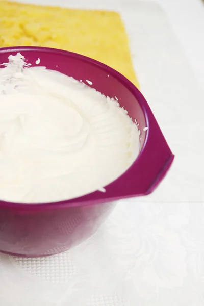 Cream bowl — Stock Photo, Image