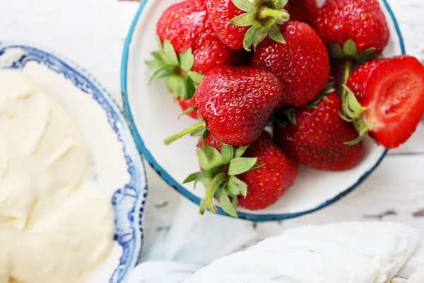 Fresas con crema —  Fotos de Stock