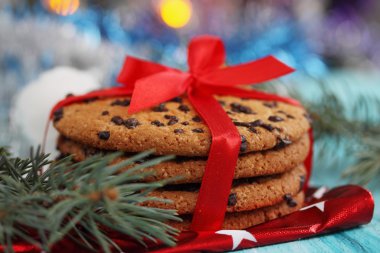 Çikolata kurabiye kırmızı kurdele bağlı