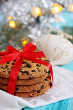 Çikolata kurabiye kırmızı kurdele bağlı