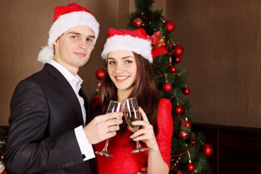 Noel Baba şapkaları genç Çift