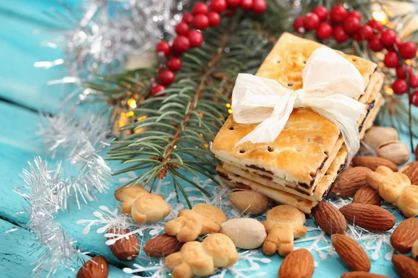 Biscoitos festivos com passas — Fotografia de Stock