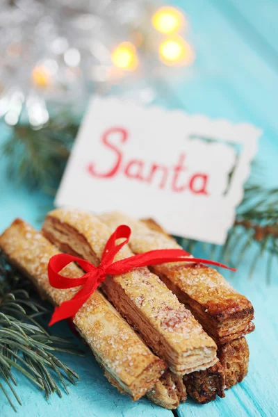 Biscoitos com cartão que diz Papai Noel — Fotografia de Stock