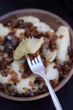 vareniki pastırmalı, üstten görünüm