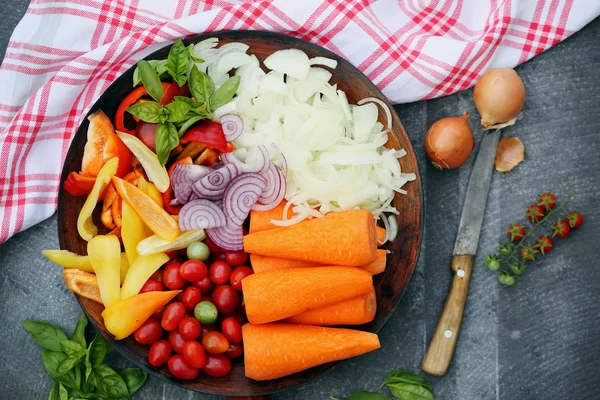 Vegetables on wooden plate — Stock Photo, Image