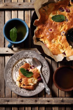 Ev yapımı elmalı turta, üst manzara.