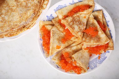 Kırmızı havyar evde ile Pancakes