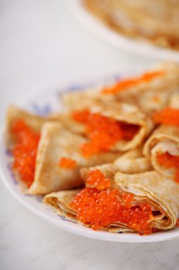 Kırmızı havyarlı gözleme.