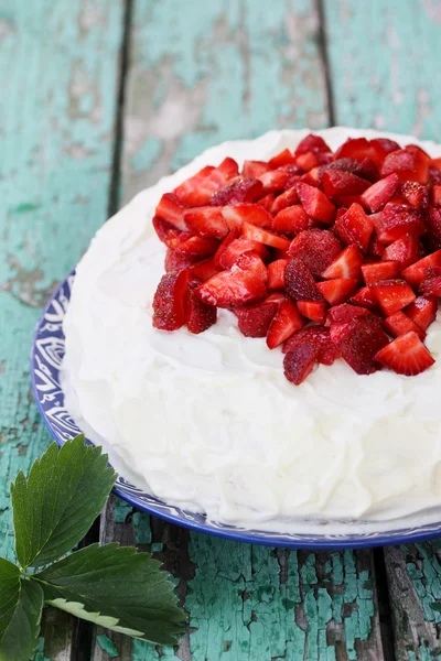 Frühlingsdessert mit Erdbeeren — Stockfoto