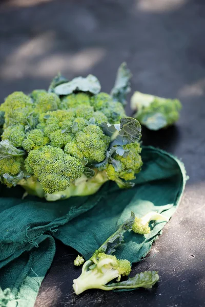 Broccoli vegetables on old table — Stock Photo, Image