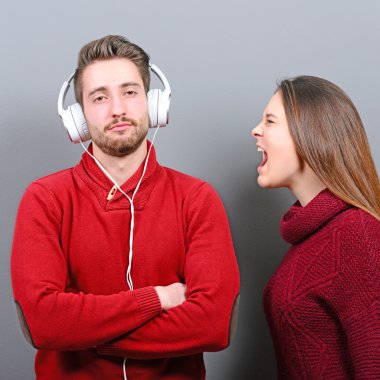 Müzik adam ve onun Merhaba çığlık hakkında umursamıyor