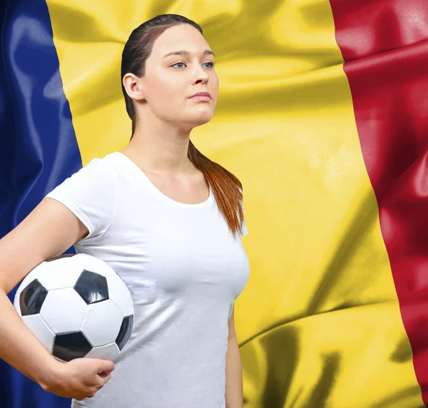 ルーマニアの誇りに思って女性フットボールのファン — ストック写真