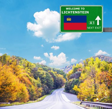 Lichtenstein yol işaret karşı mavi gökyüzü temizleyin