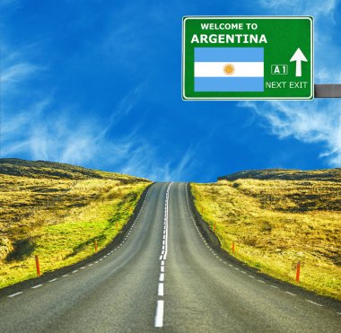 Arjantin yol işaret karşı mavi gökyüzü temizleyin