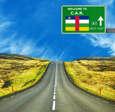 Orta Afrika Cumhuriyeti yol işaret karşı mavi gökyüzü temizleyin