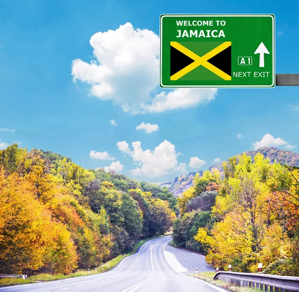 Señal de carretera JAMAICA contra cielo azul claro —  Fotos de Stock