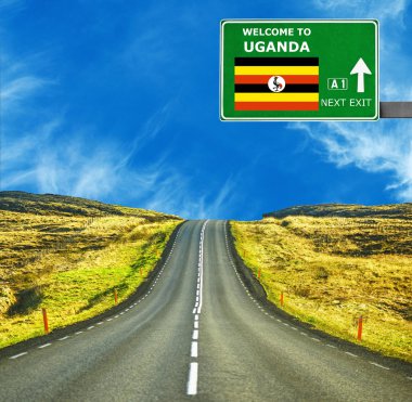 Uganda yol işaret karşı mavi gökyüzü temizleyin