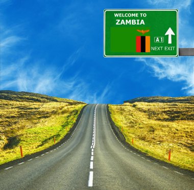 Zambiya yol işaret karşı mavi gökyüzü temizleyin