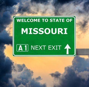 Missouri yol işaret karşı mavi gökyüzü temizleyin