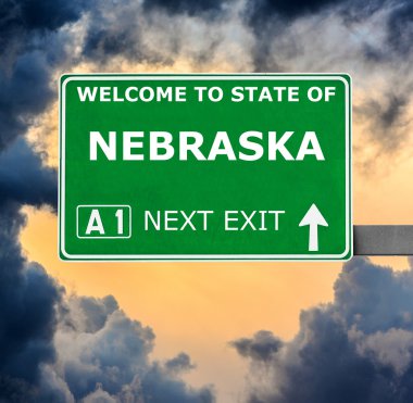Nebraska yol işaret karşı mavi gökyüzü temizleyin