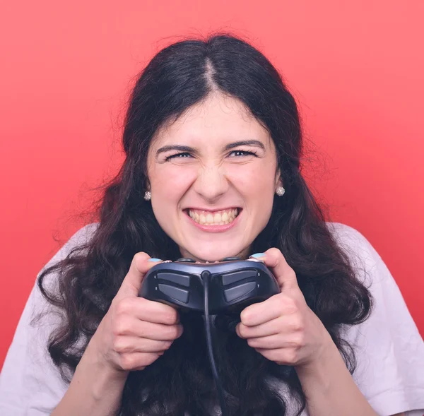 Lány gazdaság játékvezérlő, és a játék újra portréja — Stock Fotó