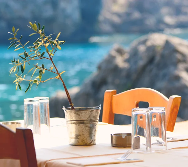 Yunan tavernası kavramı