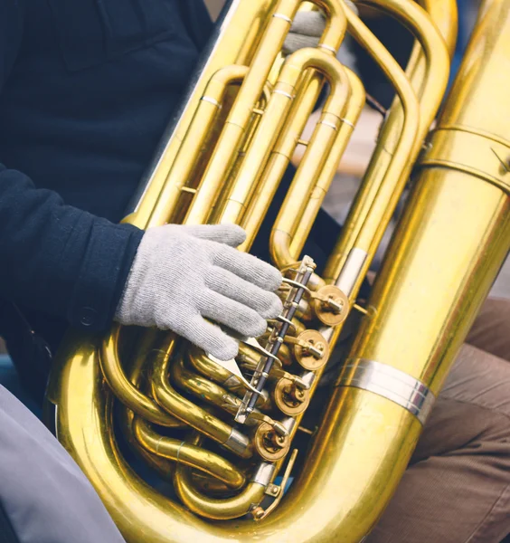 Trombóny hrát zblízka — Stock fotografie