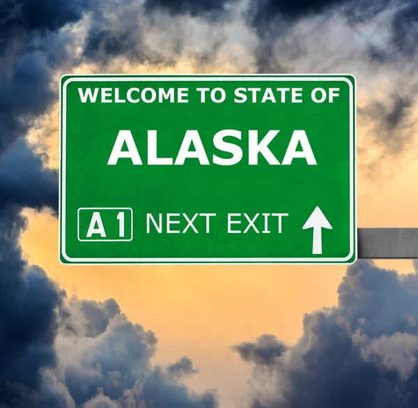 ALASKA road sign against clear blue sky — Stock Photo, Image