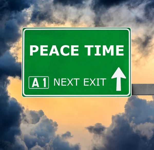 PEACE TIME road sign against clear blue sky — Stock Photo, Image