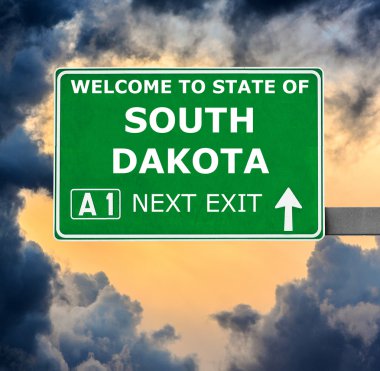 Mavi gökyüzü Güney Dakota yol işaret karşı temizleyin