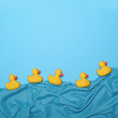İpek - Trendy sallayarak yapılan gölde yüzmeye beş lastik ördek 