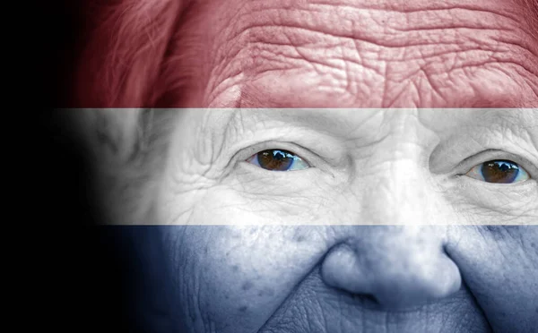 Портрет Пожилой Женщины Нарисованным Национальным Флагом Нидерландов Лицензионные Стоковые Изображения