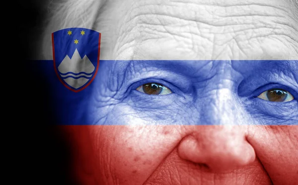 Retrato Señora Mayor Con Bandera Nacional Pintada Eslovenia Fotos de stock libres de derechos