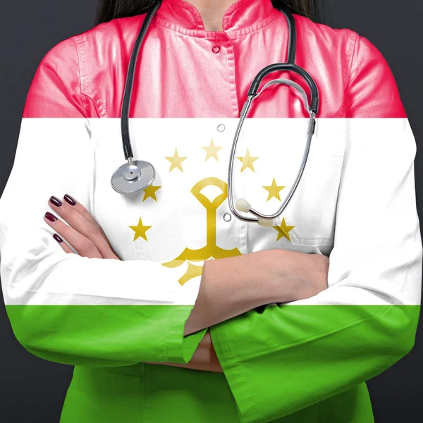 Doctor Die Het Gezondheidsstelsel Vertegenwoordigt Met Nationale Vlag Van Tadzjikistan — Stockfoto