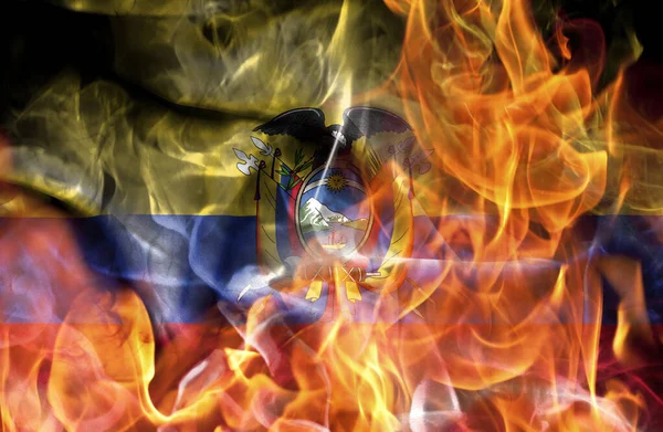 Gösteriler Veya Savaş Konsepti Ekvador Ulusal Bayrağı Alevler Içinde Yanıyor — Stok fotoğraf