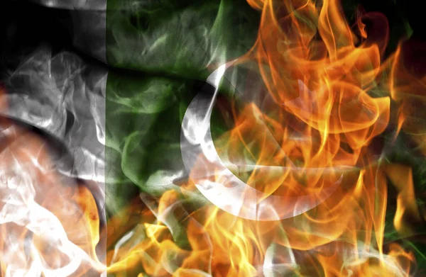 Demonstrações Conceito Guerra Queimando Chamas Bandeira Nacional Paquistão — Fotografia de Stock