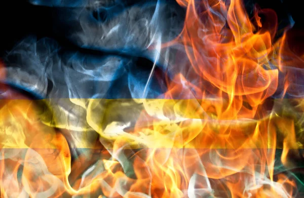 Demonstrace Nebo Válečný Koncept Hořící Plamenech Národní Vlajka Rwandy — Stock fotografie