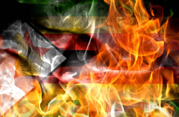 Gösteriler Savaş Konsepti Zimbabwe Nin Ulusal Bayrağı Alevler Içinde Yanıyor — Stok fotoğraf
