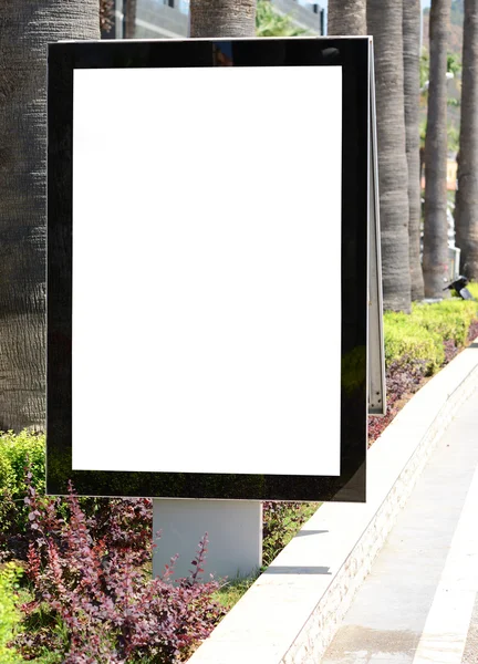 Blank billboard op de straat van de stad — Stockfoto