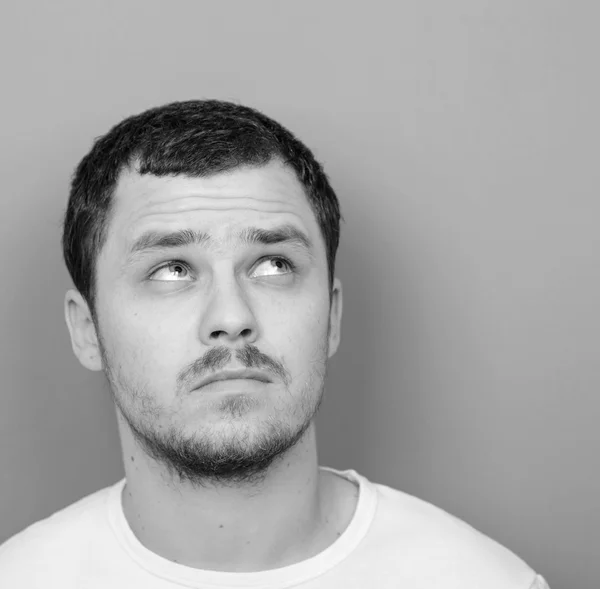 Portrait of happy young man looking up - Monocrome or black and — Stock Photo, Image