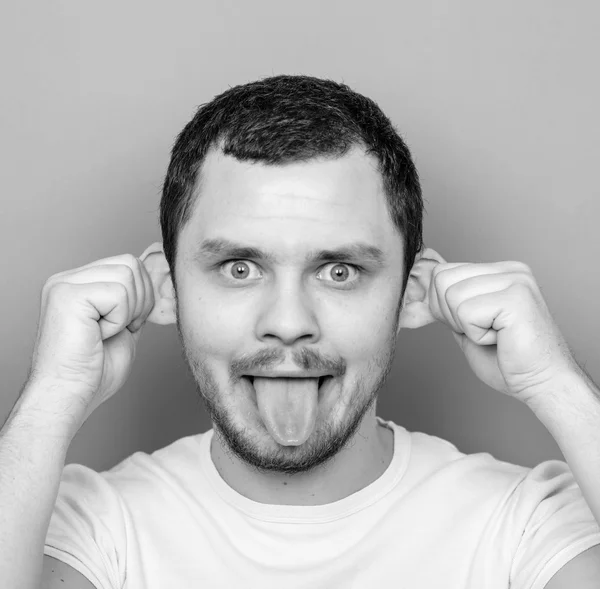Портрет человека со смешным лицом - монокромом или черно-белым p — стоковое фото