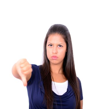 Beyaz arka planda izole edilmiş genç bir kadın.